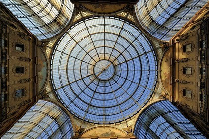 Italy, Lombardy, Milan, Vittorio Emmanuel II Gallery, shopping arcade built on the 19th century by Giuseppe Mengoni, the glass roof