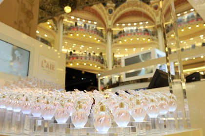 France, Paris (75), le grand magasin des Galeries Lafayette situé boulevard Haussmann, stand de Nina Ricci
