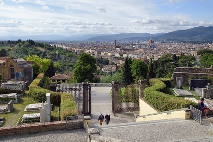 Italie, Toscane, Florence, centre historique classé Patrimoine Mondial de l'UNESCO, vue panoramique de la ville depuis la basilique San Miniato al Monte