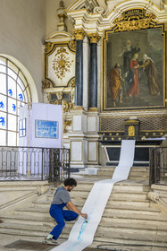France, Nièvre, Nevers, the Sainte-Marie chapel or chapel of the Visitation of the Blessed Virgin, the artist Randy Bertil creates a graphic performance La Loire Asséchée with a reading by the actor Axel Stein-Kurdzielewicz for Nevers en Bleu