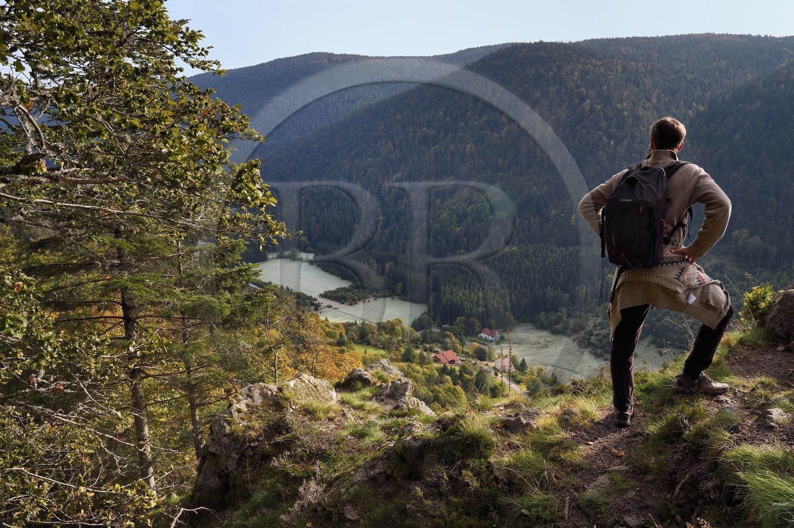France, Vosges (88), Le Valtin, randonnée au lieu dit les Roches qui surplombe la vallée du Valtin dans la haute-vallée de la Meurthe sur le circuit des Roches