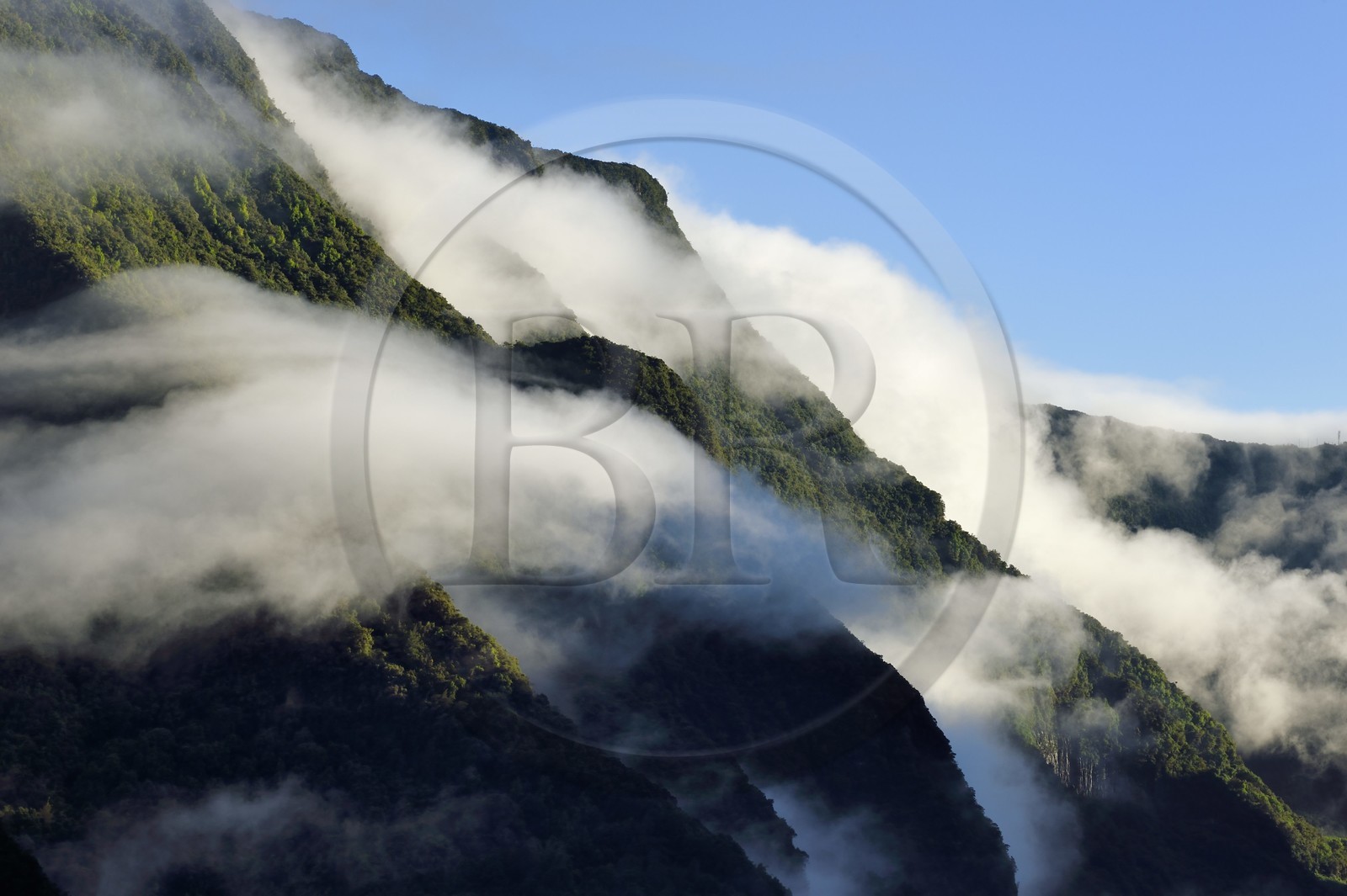 France, Ile de la Reunion, Cirque de Salazie, classé Patrimoine Mondial de l'UNESCO, entrée du cirque et la vallée de la Rivière du Mat