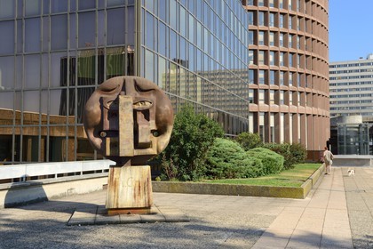France, Rhône (69), Lyon, quartier de la Part-Dieu, le gratte-ciel de la tour du Crédit Lyonnais dite le Crayon par les architectes Cossutta & Associates
