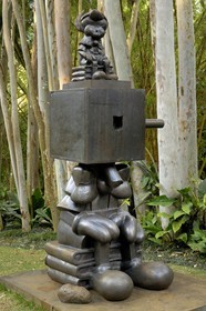 Brasil, Minas Gerais state, Brumadinho, Centro de arte contemporanea Inhotim (contemporary artwork center), Boxhead (2001) by Paul Mccarthy