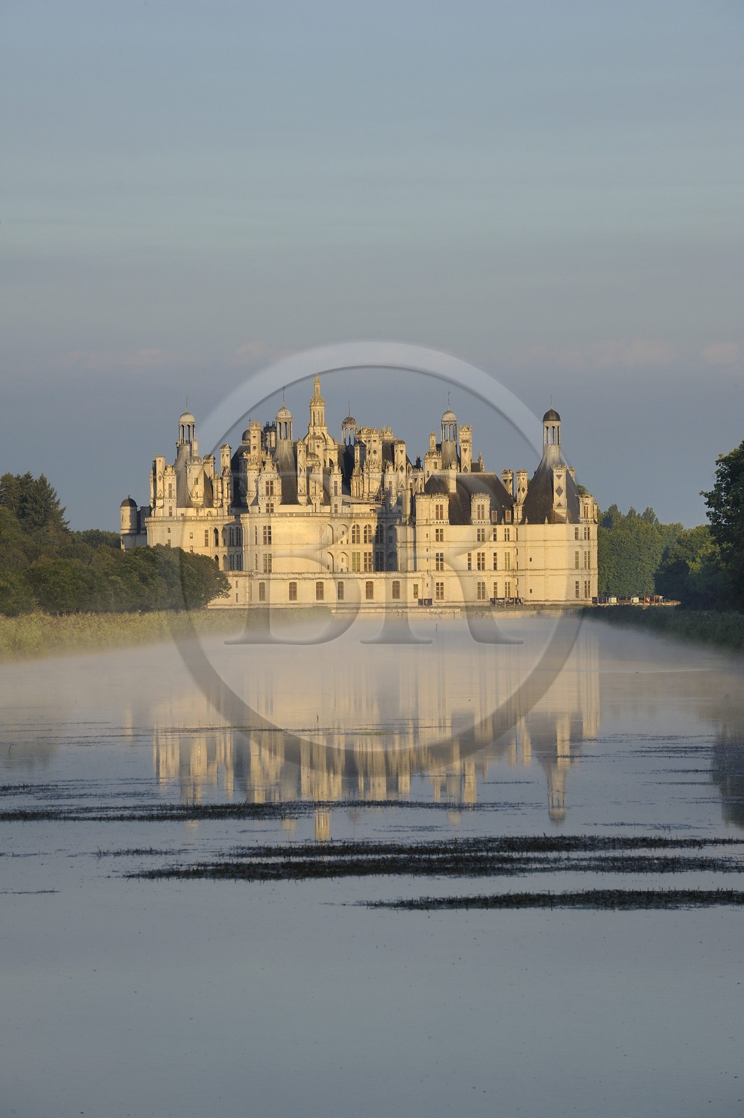 France, Loir et Cher (41), Vallée de la Loire classée Patrimoine Mondial de l' UNESCO, château de Chambord depuis le grand canal