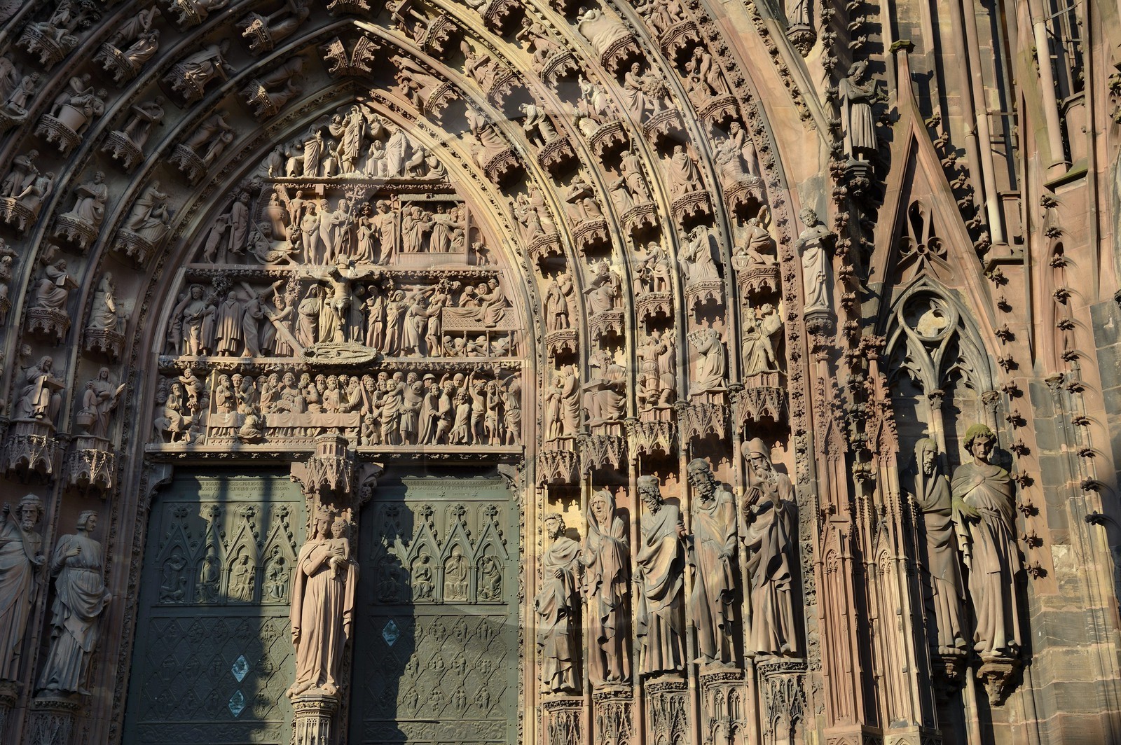 France, Bas-Rhin (67), Strasbourg, vieille ville classée au Patrimoine Mondial de l'UNESCO, la cathédrale Notre-Dame, la façade occidentale