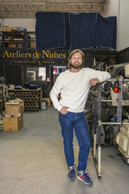 France, Gard (30), Nimes, Guillaume Sagot, fondateur de l’Atelier de Nîmes qui a relancé la fabrication de toiles de jean traditionnelles