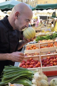 France, Dordogne, Perigord Noir, Dordogne valley, Sarlat la Caneda, market day on Place de la Liberté (Liberty square), the Chef Patrick Lavergne from the restaurant Presidial