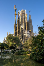Spain, Catalonia, Barcelona, Eixample district, Sagrada Familia basilica by Catalan modernist architect Antoni Gaudi, listed as a UNESCO World Heritage Site, facade of the Nativity