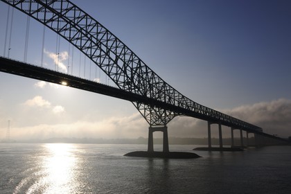 Canada, province de Québec, le pont sur le fleuve Saint-Laurent à Trois-Rivières