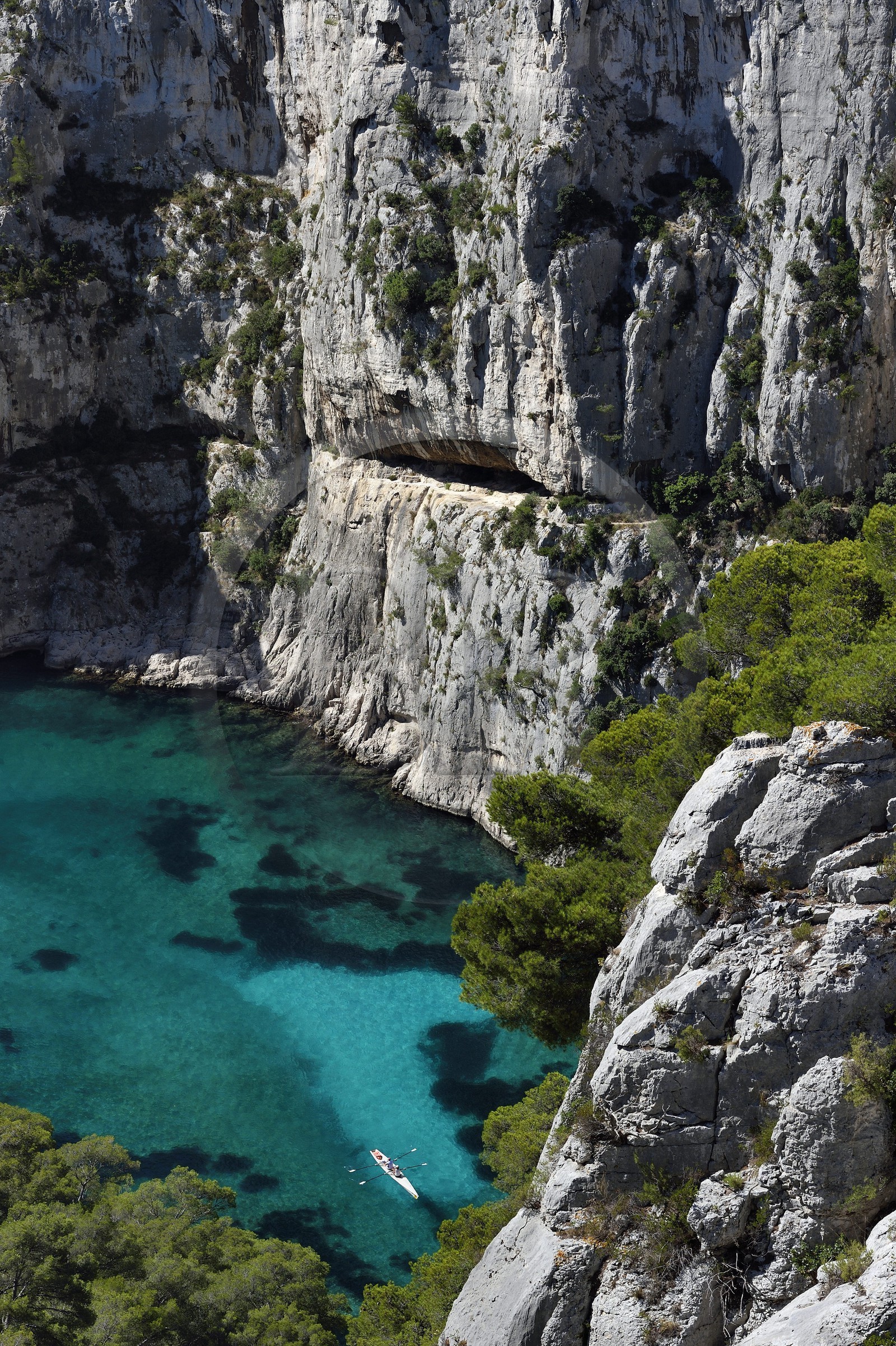 France, Bouches-du-Rhône (13), Marseille, Parc national des Calanques, aviron dans la Calanque d'En-Vau (demande d'autorisation nécessaire avant publication)