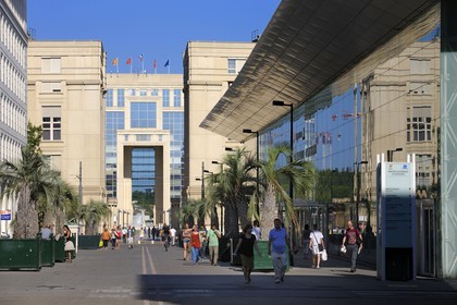 France, Hérault (34), Montpellier, quartier Antigone de l'architecte Ricardo Bofill, piscine olympique et l'allée de Délos