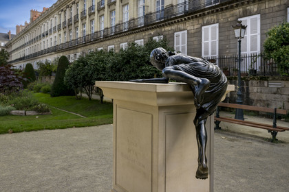 France, Loire Atlantique, Nantes, Graslin district,  cours Cambronne, statue Eloge de la Transgression (In Praise of Transgression) by the artist Philippe Ramette