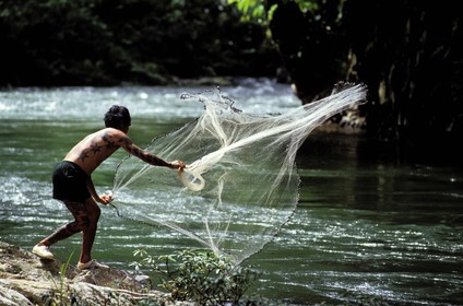 Malaysia, Borneo island, Sarawak, net fishing in the Engkari river by an Iban