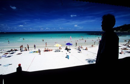 Thailand, Samui islands archipelago, Full Moon Party on Koh Pha-Ngan island, inhabitant of Had Rin looking at the beach