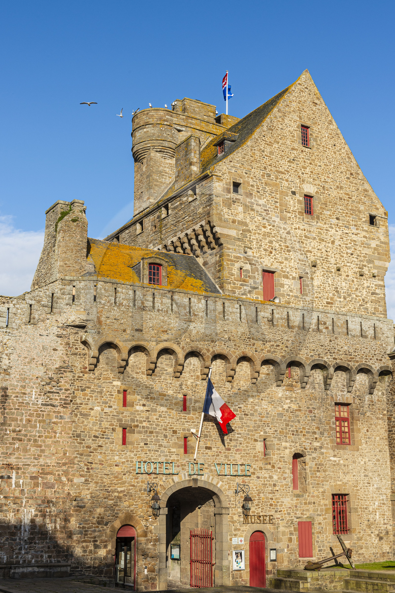France, Ille-et-Vilaine (35), Côte d'Emeraude, Saint-Malo, l'hotel de ville situé dans le chateau