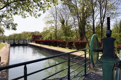 France, Charente (16), Saint-Yrieix-sur-Charente, l'écluse de Thouerat sur la Charente