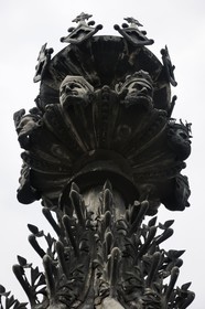 France, Paris (75), ile de la Cité, la Sainte Chapelle, têtes des rois qui ont régné sur le Palais au sommet de la toiture