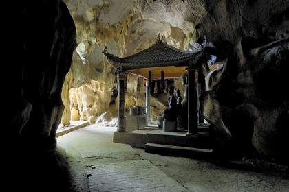 Vietnam, Ninh Binh province, Bich Dong pagoda, cave temple
