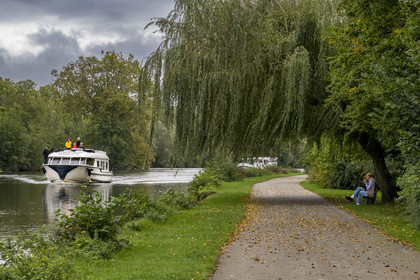 France, Yonne, Auxerre, Arbre Sec park on the banks of the Yonne