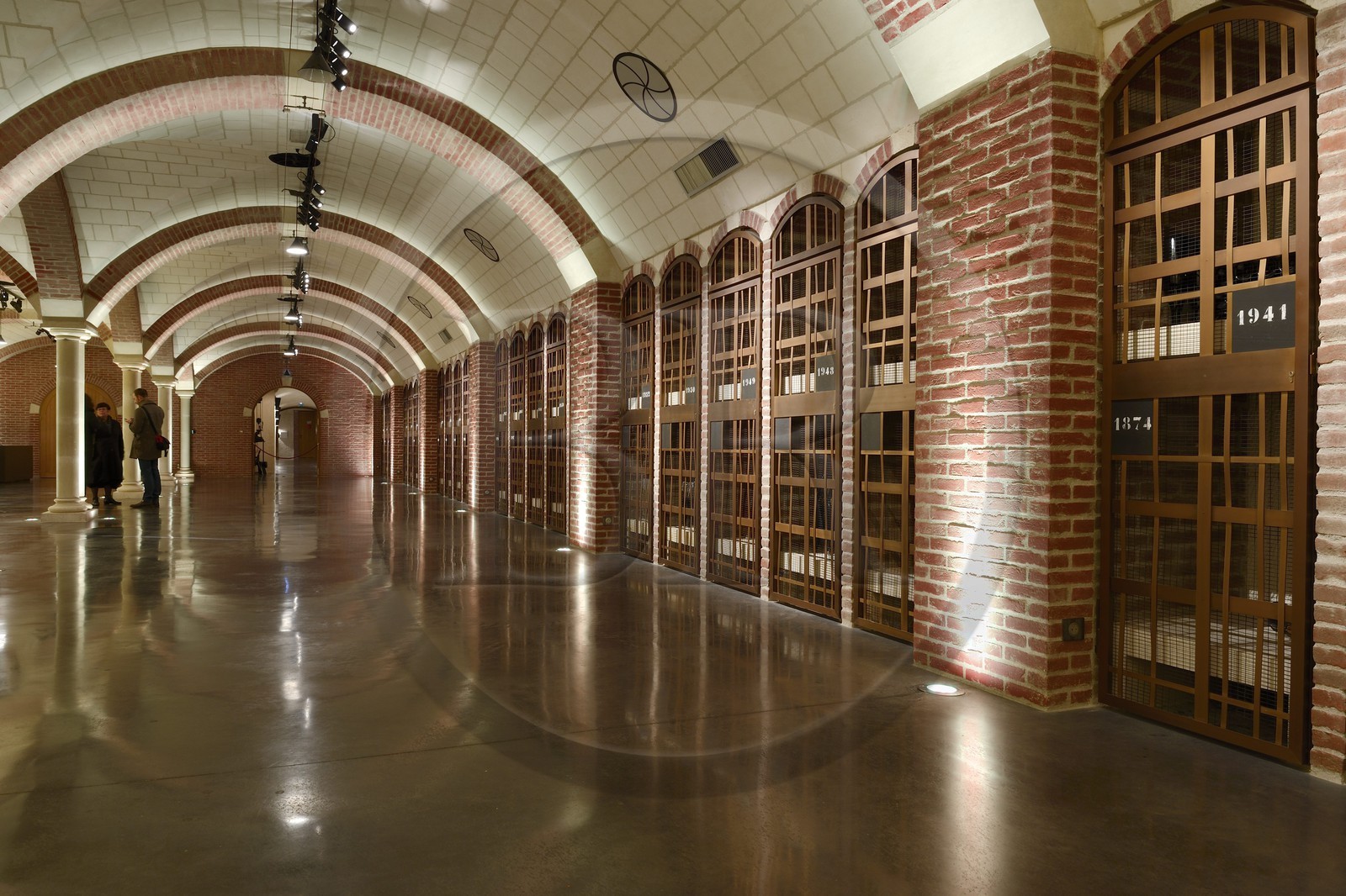 France, Marne (51), Reims, champagne Vranken, le cellier de la Villa Demoiselle, collection de tous les millésime de champagne créés à Reims
