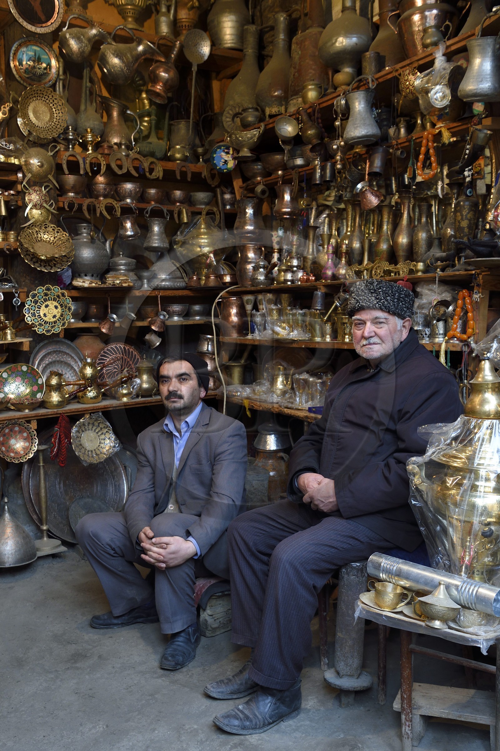 Azerbaïdjan, région de Ismailli, Lahij (Lahic), magasin d'objets en cuivre