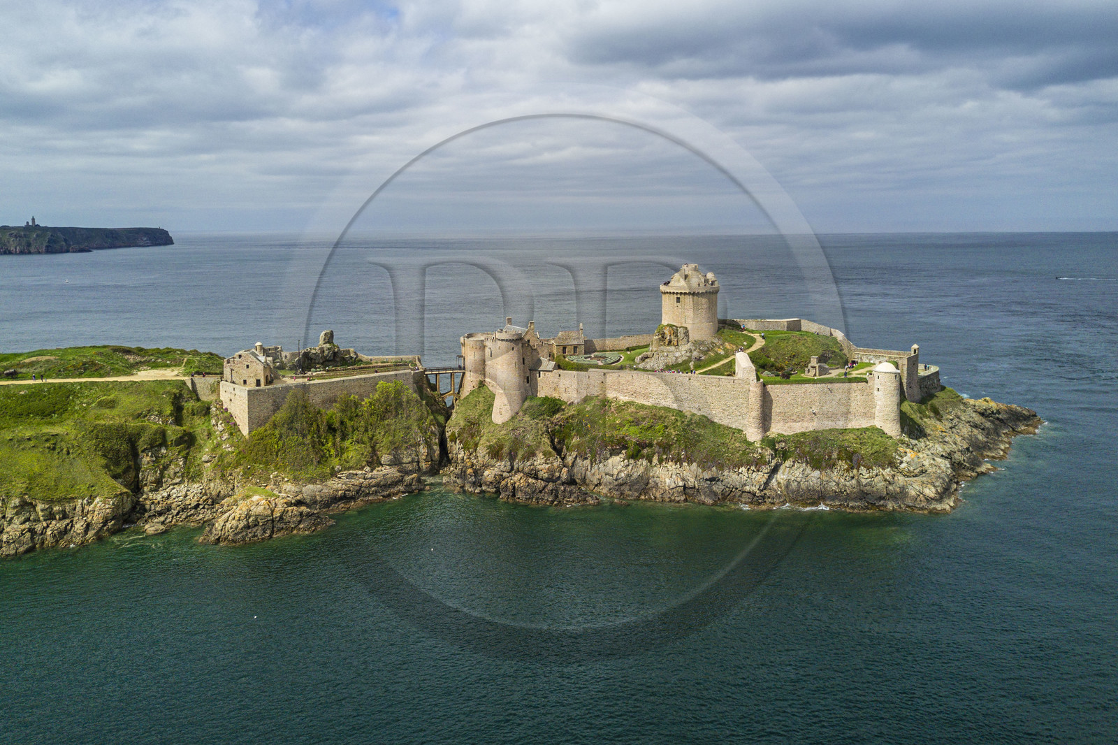 France, Ille-et-Vilaine (35), Côte d'Emeraude, Plévenon, le Fort la Latte (vue aérienne)