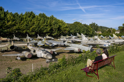 France, Côte-d'Or (21), les climats de Bourgogne classés Patrimoine Mondial de l'UNESCO, Côte de Beaune, Savigny-les-Beaune, le chateau avec les musées et collections avions de chasse, voitures de course Abarth, motos, tracteurs enjambeurs, maquettes, camions de pompiers
