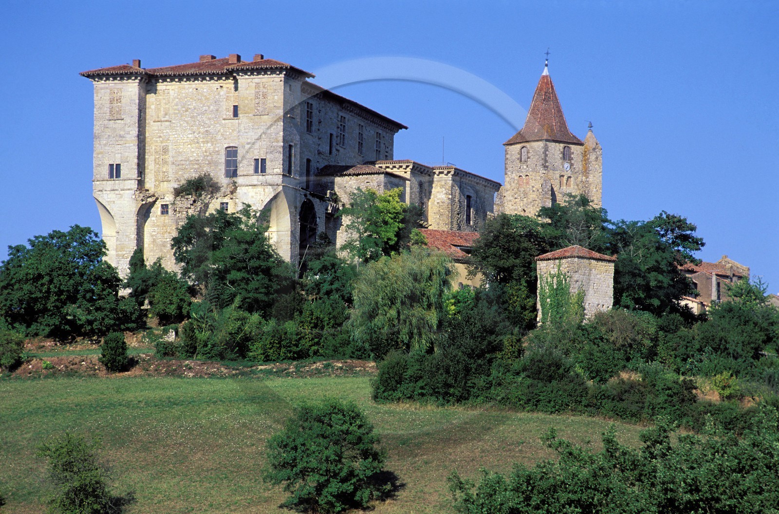 France, Gers (32), village de Lavardens au nord d'Auch dominé par son château