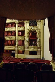 France, Paris (75), Opéra Garnier, la loge de l'empereur dans la grande salle depuis la loge de l'impératrice France, Paris, Garnier Opera, the loge of the Emperor in the auditorium seen from the loge of the Empress