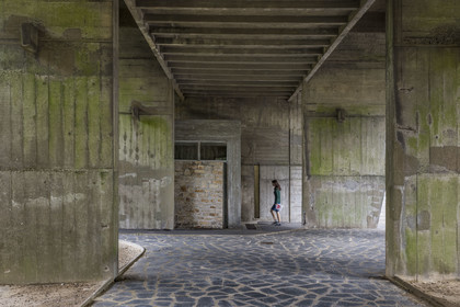 France, Loire-Atlantique (44), banlieue de Nantes, Rezé, la Maison Radieuse par l'architecte Le Corbusier, l'Unité d’Habitation est montée sur pilotis en béton