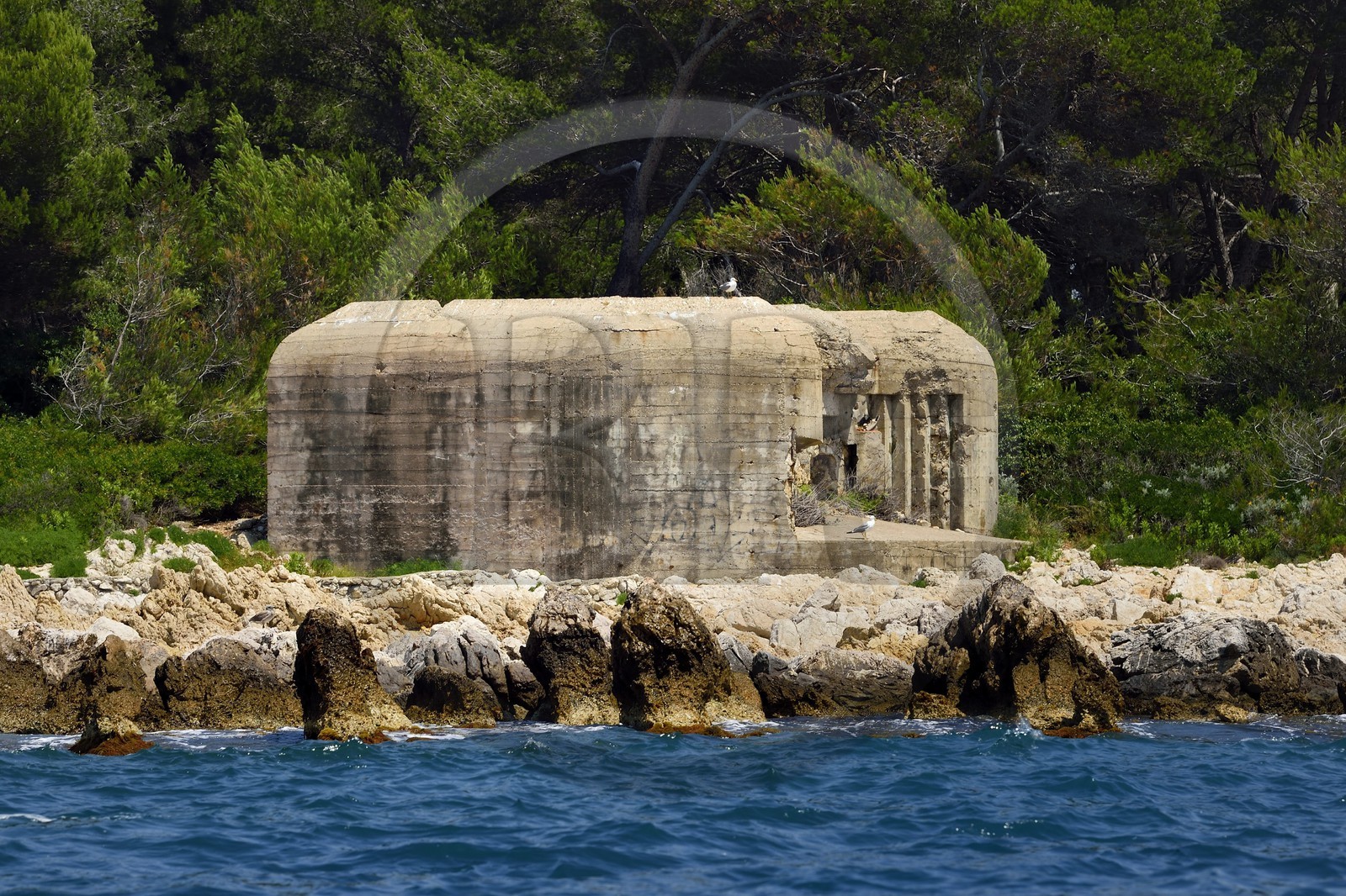 France, Alpes-Maritimes (06), Cannes, Iles de Lérins, Ile de Saint-Honorat, bunker datant de la deuxième guerre mondiale