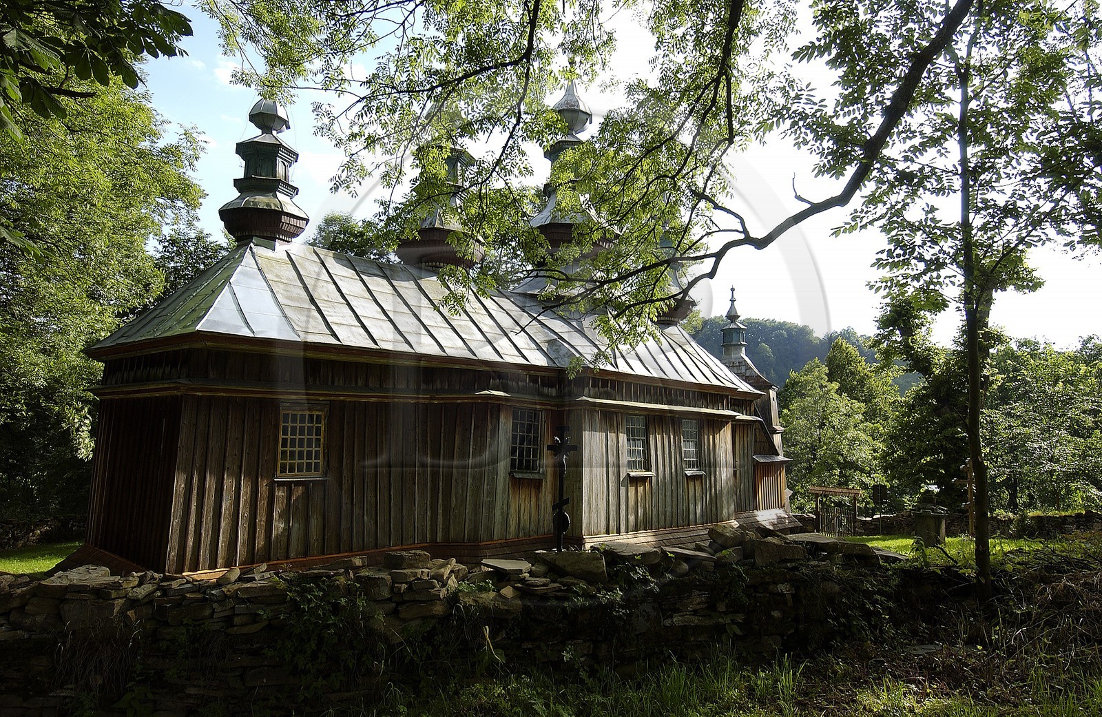 Pologne, Précarpates, église en bois de Komancza classée Patrimoine Mondial de l'UNESCO