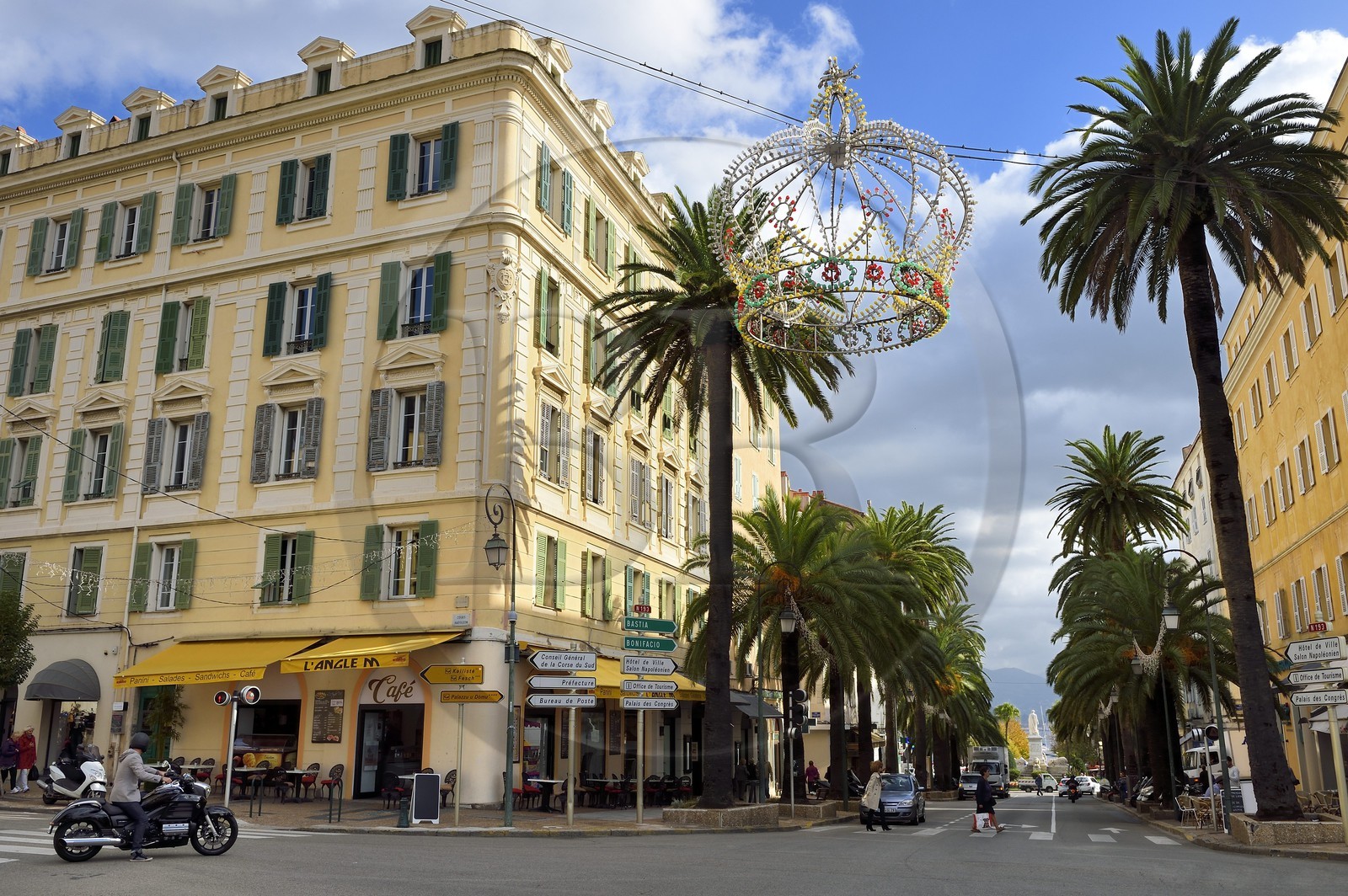France, Corse-du-Sud (2A), Ajaccio, immeuble à l'angle de la rue du Premier Consul et du cours Napoléon