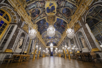 France, Yvelines (78), château de Versailles, classé Patrimoine Mondial de l'UNESCO, Galerie des Glaces (longueur 73m et largeur 10,50m) avec 17 fenêtres et 357 miroirs, architecte Jules Hardouin-Mansart (1678 - 1684)