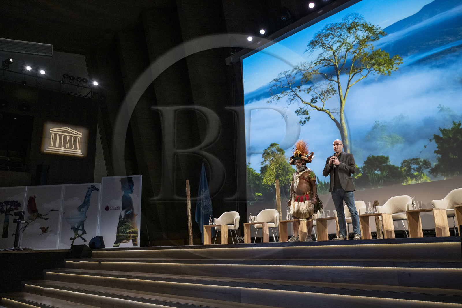 France, Paris (75), siège de l'UNESCO, conférence à l'Université de la Terre du 25 novembre 2022, le chef Papou Mundiya Kepanga