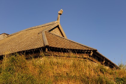 Norvège, Nordland, Iles Lofoten, Vestvagoy, musée viking de Borg sur l'ile de Vestvagoy, reconstruction d'une maison ancienne longue de 83 m