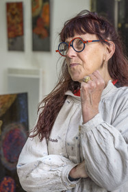 France, Hauts-de-Seine, Colombes, the french artist and lacquerer Isabelle Emmerique in her studio