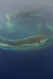 Tanzanie, archipel de Zanzibar, île de Unguja (Zanzibar), côte ouest, Eco-bungalows et réserve naturelle de Chumbe Island Coral Park (vue aérienne)