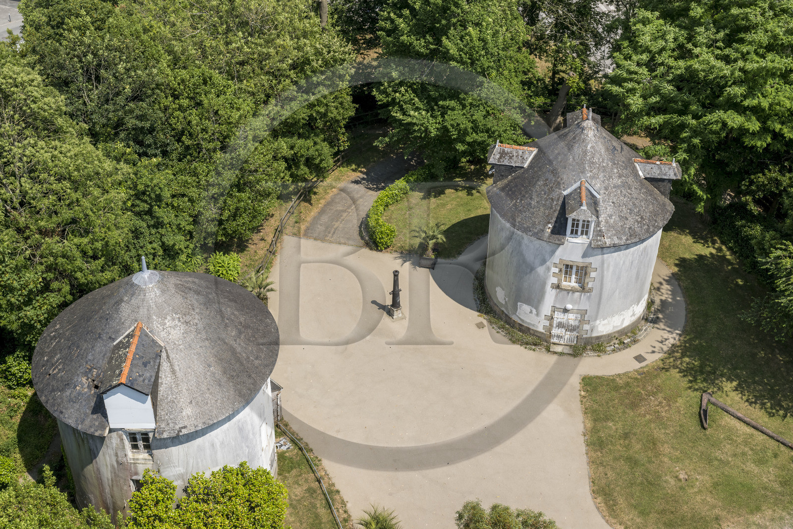 Morbihan (56), Lorient, l’Enclos du port, moulins de l'amirauté