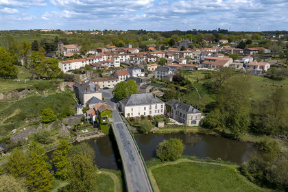 France, Vendee, Mallièvre on the banks of the Sèvre Nantaise (aerial view)