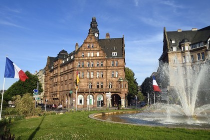 France, Moselle, Metz, Imperial district, place Raymond Mondon, in the center the House of the Federation of corporations for the promotion of Arts and Crafts (Gewerbehaus)