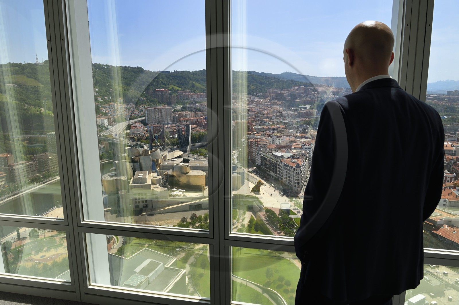 Espagne, Pays basque espagnol, Biscaye, Bilbao, le musée Guggenheim de l'architecte Frank Gehry depuis la Tour Iberdrola