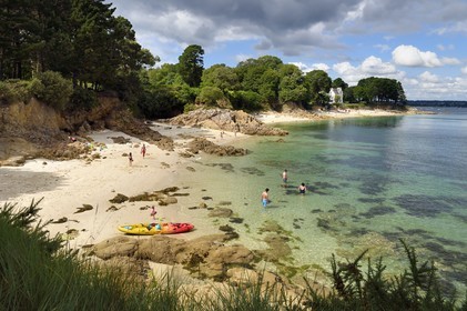 France, Finistere (29), Fouesnant, the coastline between Cap Coz and the Pointe de Beg Meil, beach along the coastal path