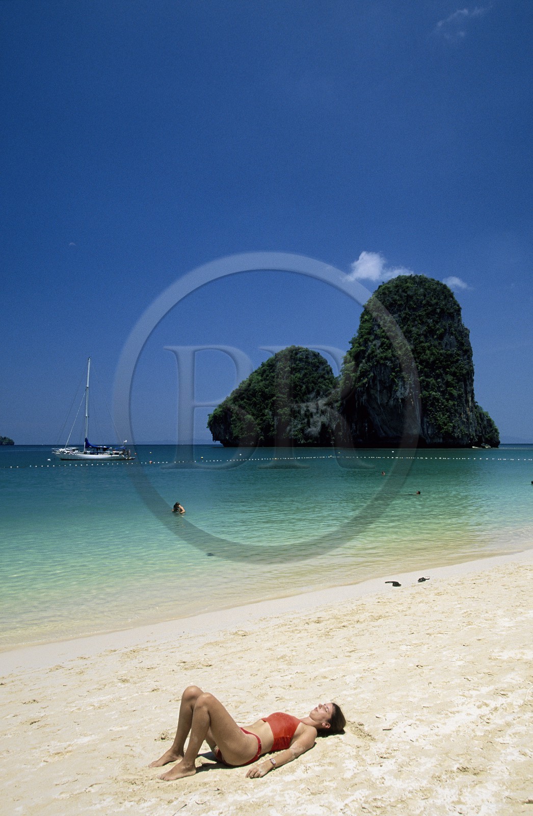 Thaïlande, province de Krabi, la plage Hat Tham Phra Nang