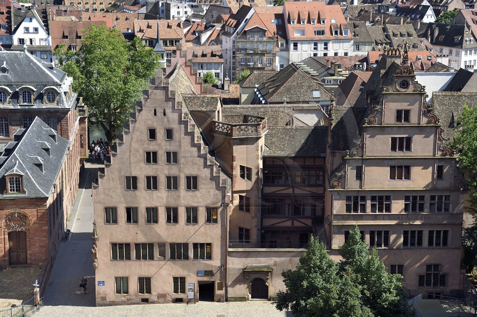 France, Bas-Rhin (67), Strasbourg, vieille ville classée au Patrimoine Mondial de l'UNESCO, la Fondation de l'Oeuvre Notre-Dame avec deux pignons à gradins