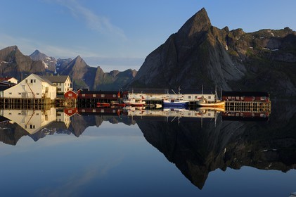 Norway, Nordland County, Lofoten Islands, Moskenes island , fishermen's port of Hamnoy near Reine under the midnight sun