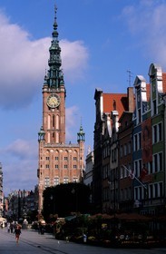 Poland, Eastern Pomerania, Gdansk, on Long Street that is main track of the town: Long Market (Dlugi Targ) and the town hall (Ratusz Glownego Miasta)
