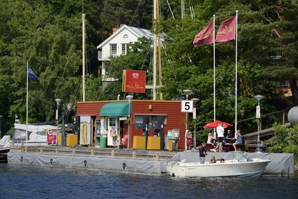 Sweden, Stockholm archipelago, Nacka Municipality, gas station for boat