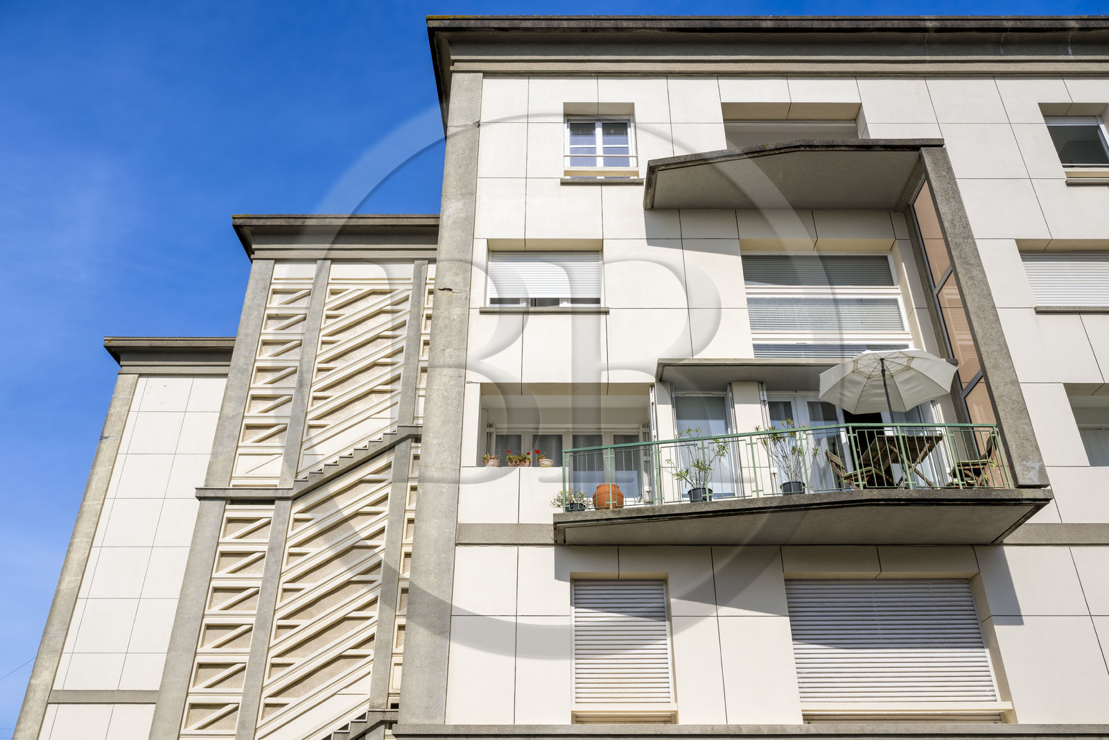 France, Charente-Maritime (17), Royan, Rue de Foncillon, immeuble Taunay ou du Dr Audouin (1949) de l'architecte Louis Simon